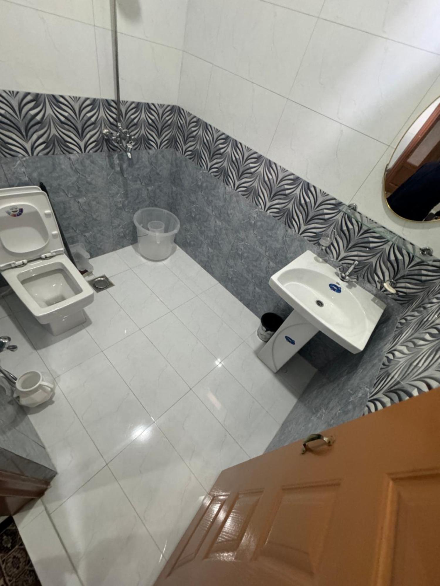 Royal Executive Inn Guest House Iszlámábád Kültér fotó