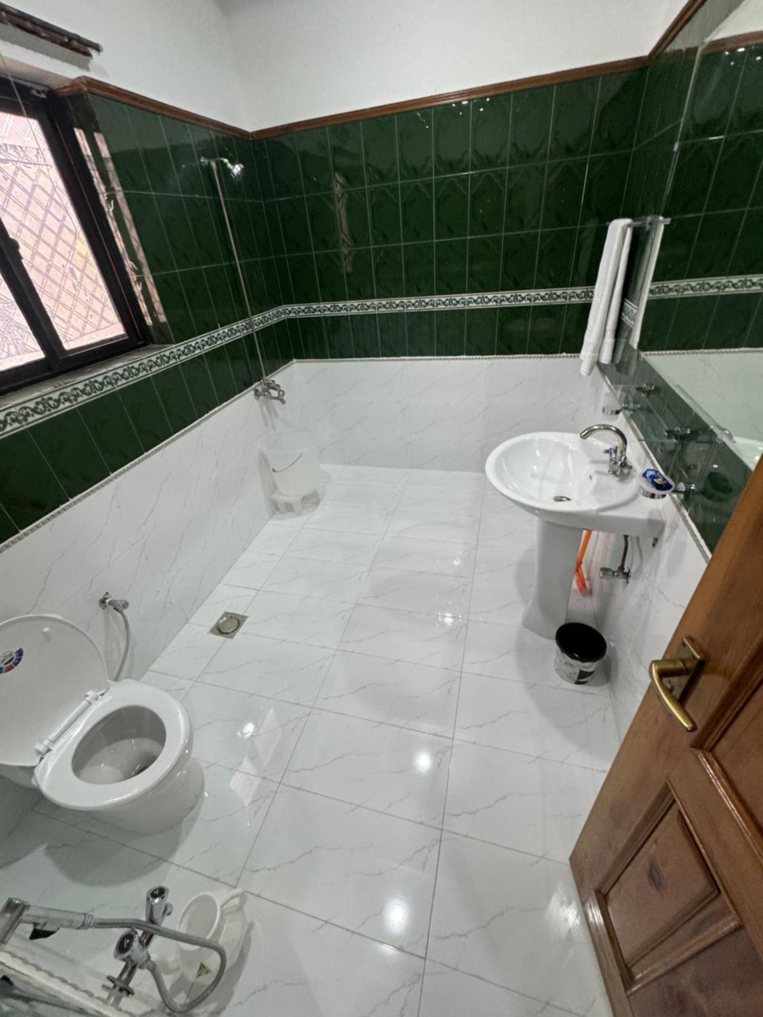 Royal Executive Inn Guest House Iszlámábád Kültér fotó