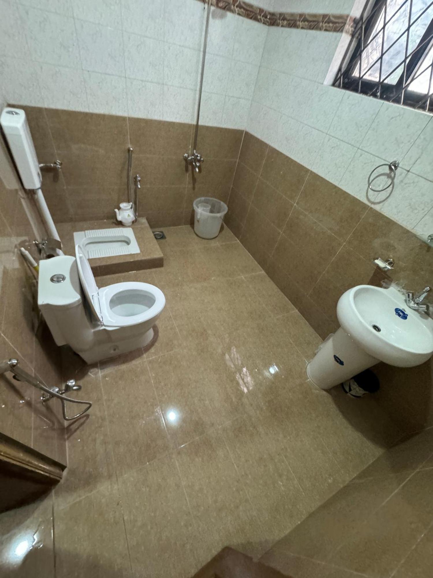 Royal Executive Inn Guest House Iszlámábád Kültér fotó