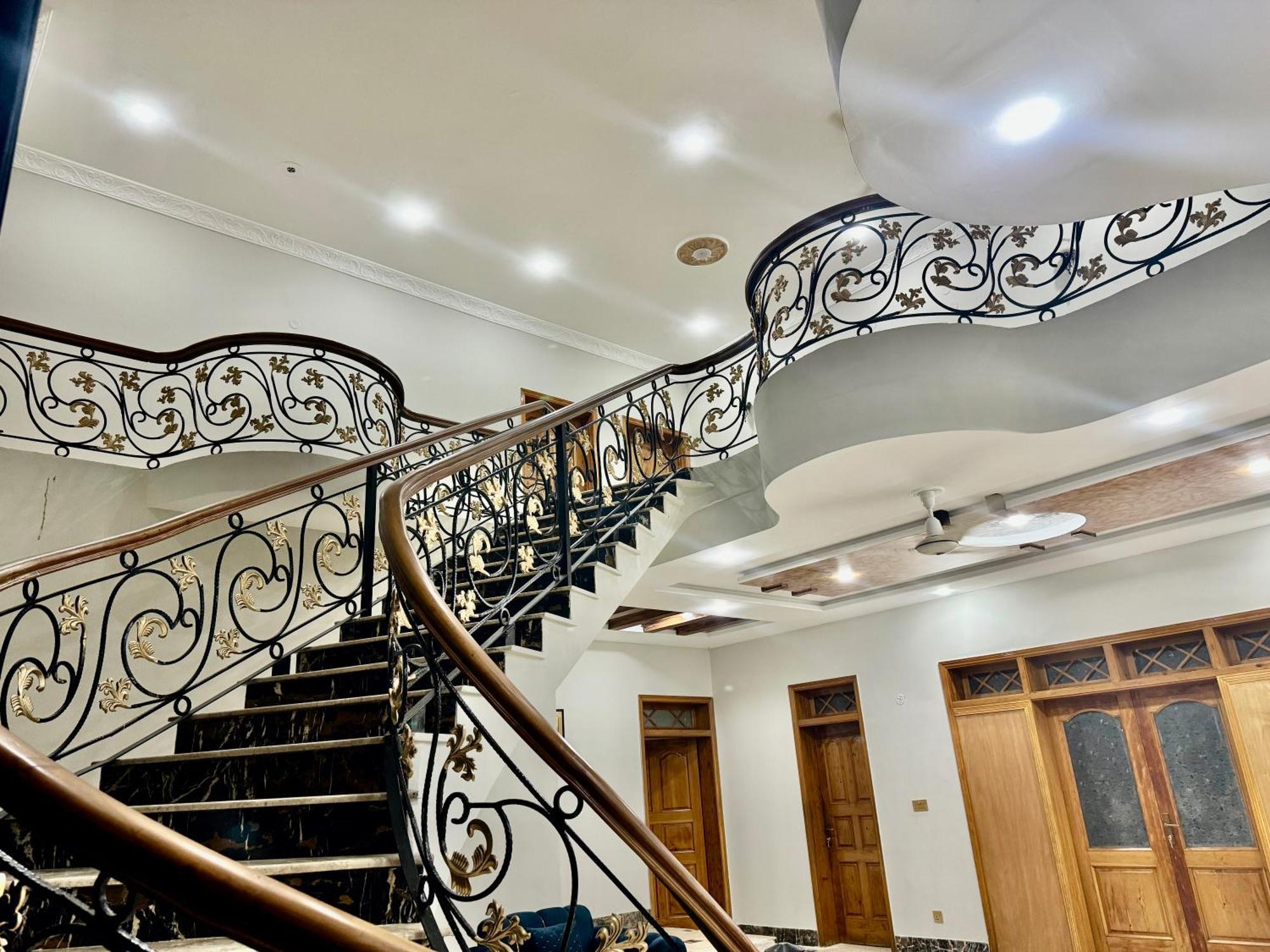 Royal Executive Inn Guest House Iszlámábád Kültér fotó
